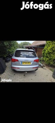 Audi q7 3.0 tdi bontott alkatrészei. 