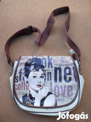 Audrey Hepburn oldaltáska