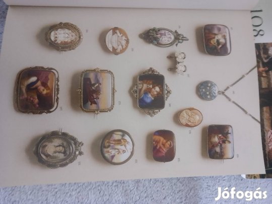 Aukciós katalógusok.