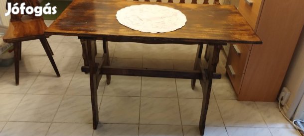Autentikus fa étkezőasztal székekkel 
