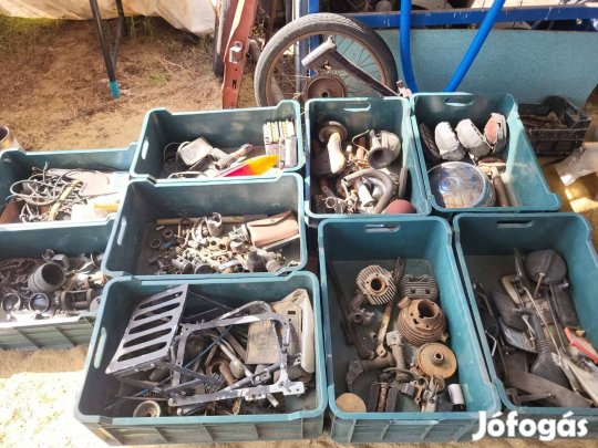 Autó és motorkerékpár alkatrészek eladó