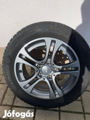 Autó gumi, felnire szerelve