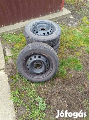 Autó gumik, felnivel eladók.