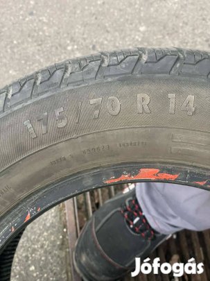 Autó gumik jó állapotban