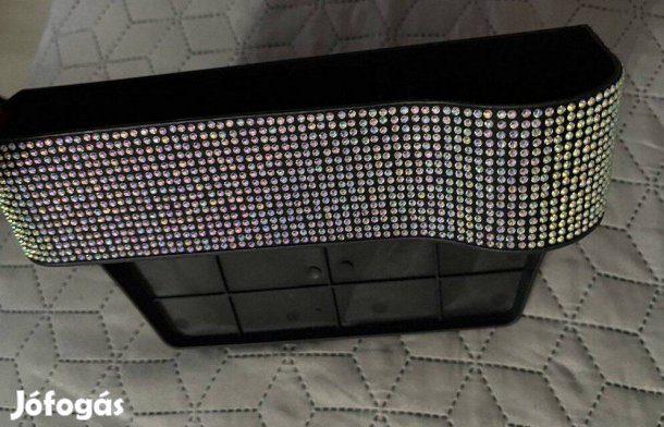 Autóba Ülés közé tarolo új