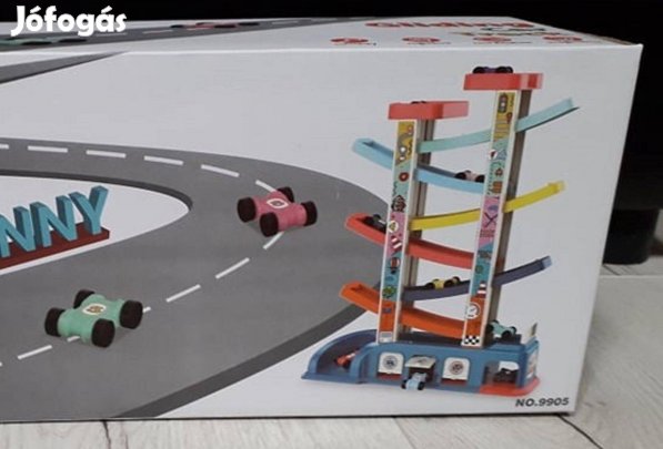 Autópálya csúszda járművekkel és garázzsal