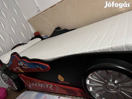 Autóságy matraccal 