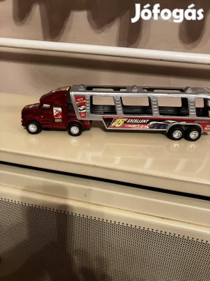 Autószállító kamion