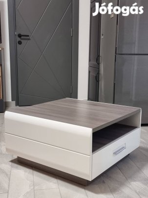 Avensis dohányzóasztal