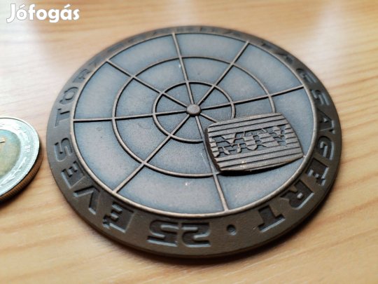 Az MTV 25 éves régi kitüntető plaketje Törzsgárda Tagságért