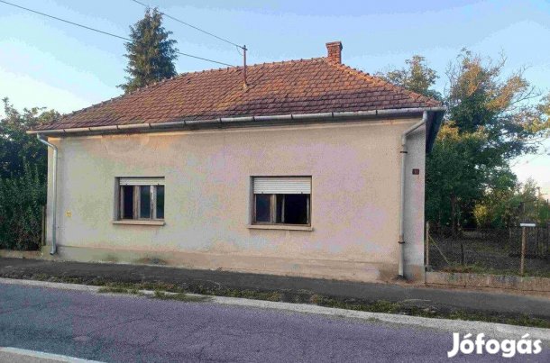 Az Osztrák és Szlovén határ mellett Bajánsenyén 2,5 szobás családi há