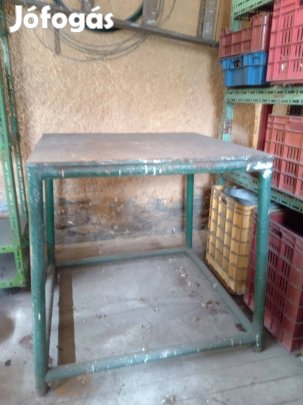 Az alábbi tárgyak eladók