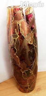 Az arany árnyalataiban pompázó váza. Varga T. jelzéssel. Egyedi