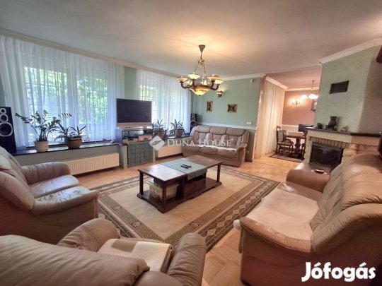 Az elfelejtett kastély közelében eladó családi ház