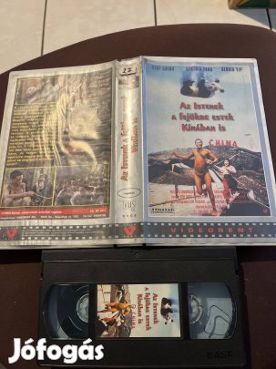 Az istenek a fejükre estek Kínában is vigjáték nagytok.