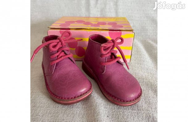 Az utánozhatatlan Agatha Ruiz de la Prada 22-es lábméretű kishölgynek