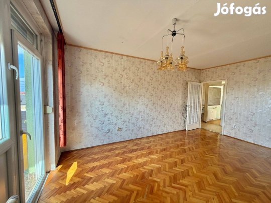Azonnal birtokba vehető Nagy konyha-étkezős, 2 szobás, erkélyes lakás