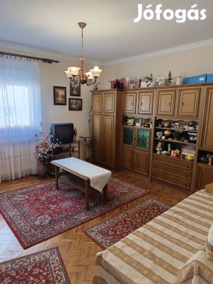 Azonnal birtokba vehető, jó állapotú, 3 szobás családi ház eladó!