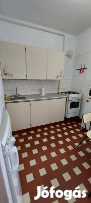 Azonnal költözhető 3 szobás lakás 3 magyar diák részére kiadó!