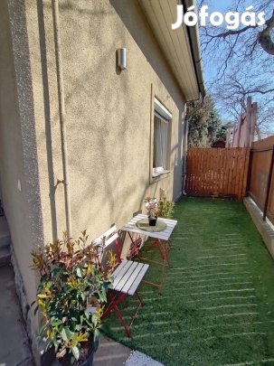 Azonnal költözhető, hangulatos önálló ház Csillaghegyen  saját udvarr