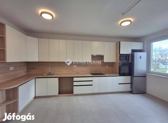 Azonnal költözhető, panelprogramos, teljes körűen felújított 72nm-es