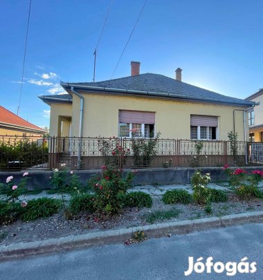 Azonnal költözhető családi ház Solton!