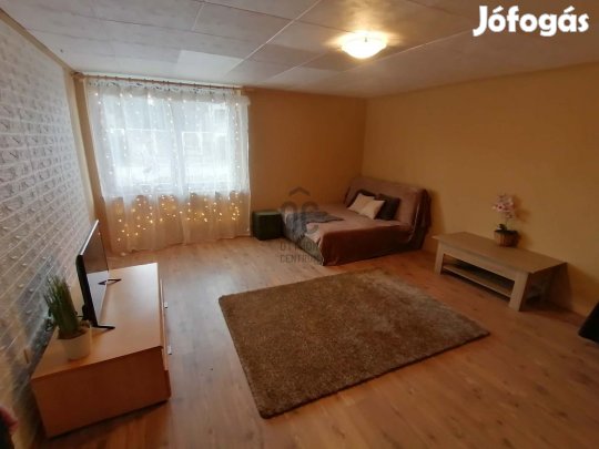 Azonnal költözhető családi ház eladó Abony központi részén