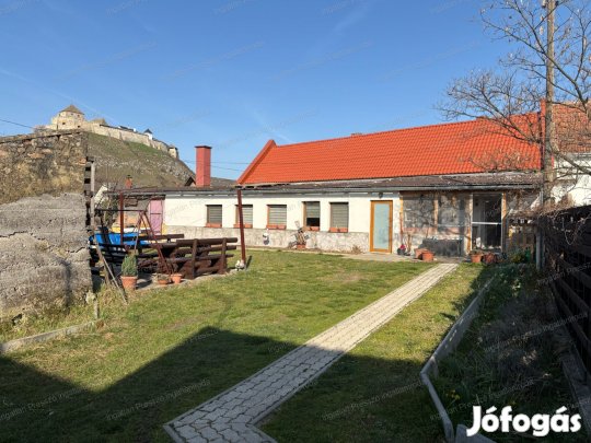 Azonnal költözhető duplakomfortos 4 szobás családi ház eladó Sümegen