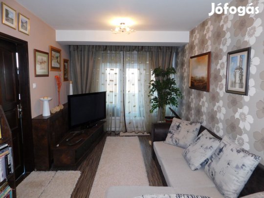 Azonnal költözhető első emeleti erkélyes lakás eladó!