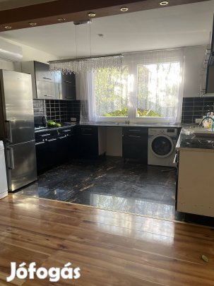 Azonnal költözhető házrész . Tulajdonostól .