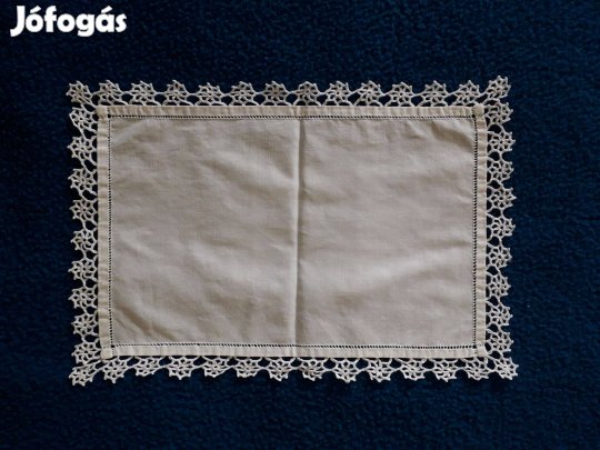 Azsúrozott vászon terítő csipke szegéllyel