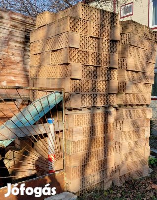 B30-as falazóblokk tégla, építkezésből kimaradt