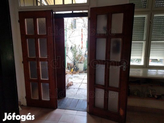 BADACSONYTÖRDEMIC központjában csendes udvarban családi ház ELADÓ!