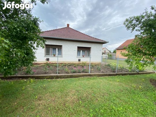 BALATONKILITIN ELADÓ CSALÁDI HÁZ!