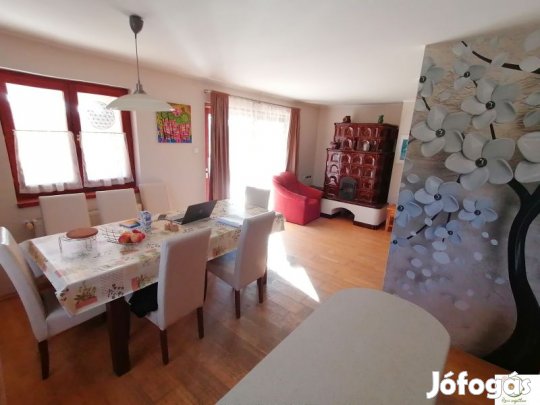 BARÁTSÁGOS OTTHON Bp-től 30 km-re