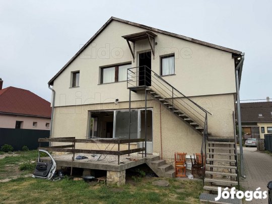 BEFEKTETŐK FIGYELEM! 4 LAKÁS KIALAKÍTÁSÁRA ALKALMAS CSALÁDI HÁZ