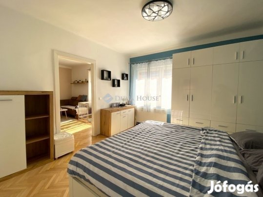 BELVÁROSHOZ KÖZELI CSALÁDI HÁZ ELADÓ PÉCSETT!