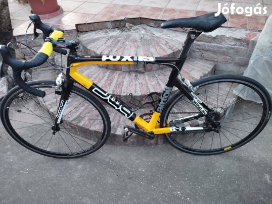 BMC karbon országúti kerékpár