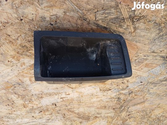 BMW 1 E81 E82  E87 (2005-2011) Első Hamutál