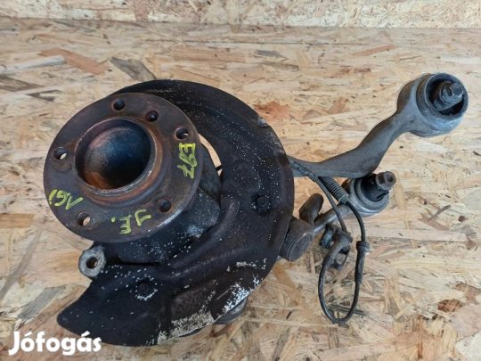 BMW 1 E81 E82  E87 (2005-2011) Jobb Első Csonkállvány Lengőkarral