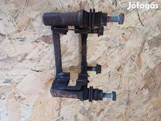 BMW 1 E81 E82  E87 (2005-2011) Jobb Hátsó Féknyereg Tartó