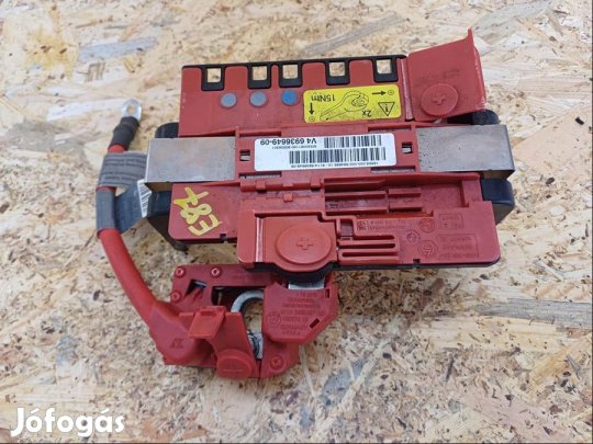 BMW 1 E81 E82  E87 (2005-2011)  Pozitív Biztosíték Tábla