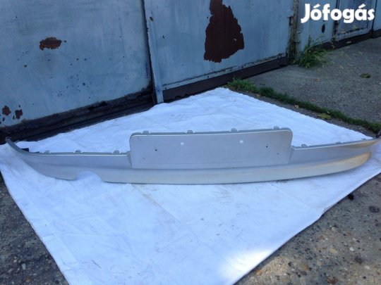 BMW 1-es E87 hátsó lökhárító burkolat alsó rész ezüst - metál színben