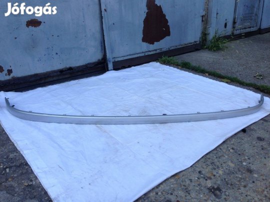 BMW 1-es E87 hátsó lökhárító burkolat középső betét, ezüst - metál