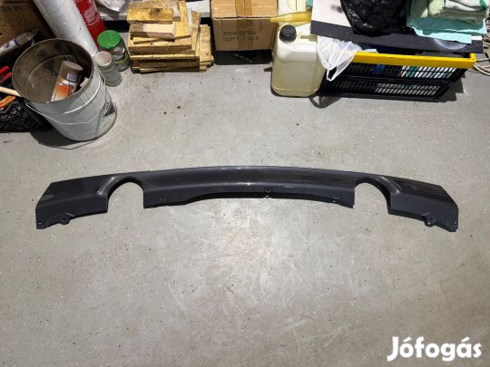 BMW 2016 340i kipufogók közti műanyag betét 15857711