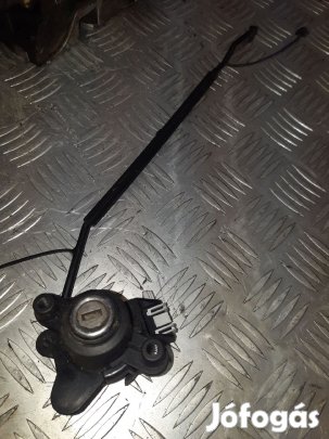 BMW 320D E46 Csomagtérajtó Zárbetét