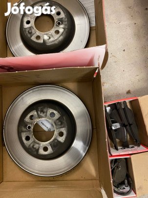 BMW 520d - F10 gyári első féktárcsa - fékbetét bontott