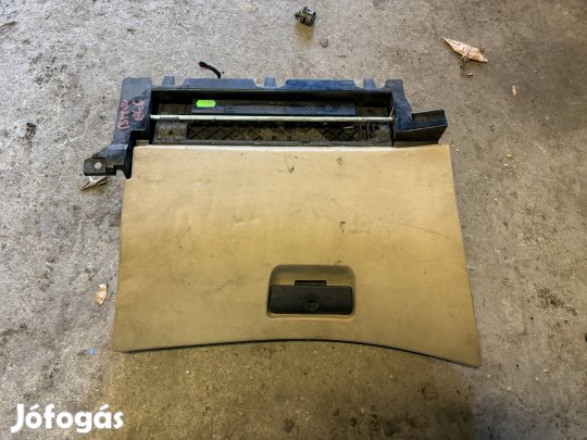 BMW E46 kesztyűtartó 