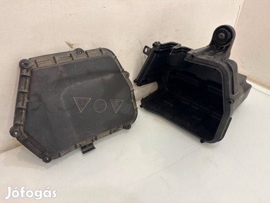 BMW F25 F26 motortérben lévő ecu és relé doboz fedelével 12908509909