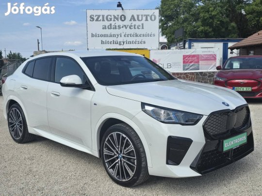 BMW IX2 edrive 20 64,8kWh M-Sport. Full LED. AL...